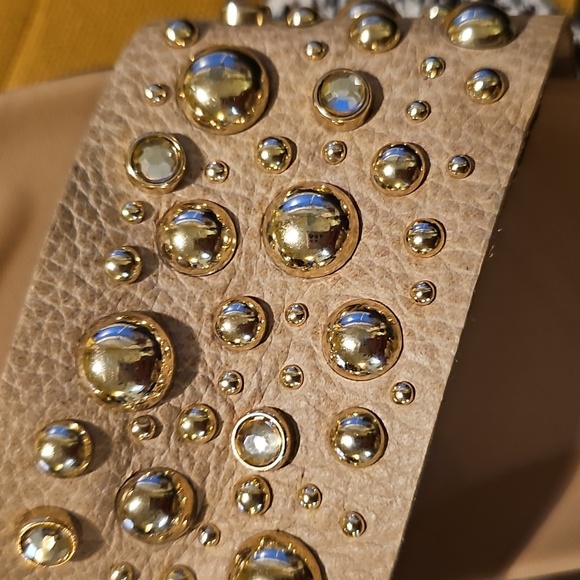 Donald j Pliner. Gorgeous thong slides with slight platform. Comfortable. EUC - Picture 5 of 9